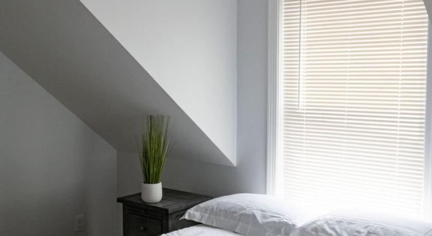 Queen Bed - Boston - RM 3