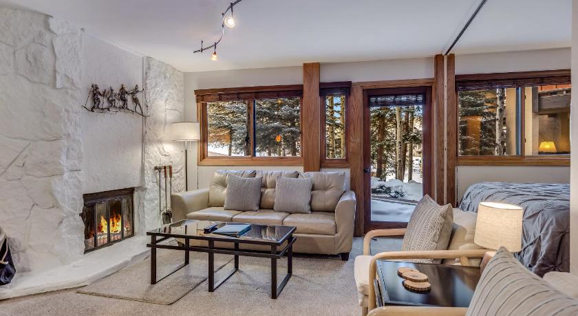 Laurelwood Condominiums 201