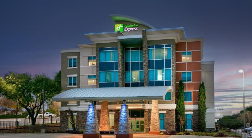 Holiday Inn Express & Suites North Dallas at Preston By IHG