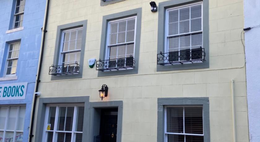 6 Church Street, Whitehaven - Perfect deployment location for Coast to Coast cyclists & hikers
