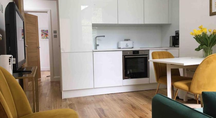 Newly refurbished 2-bedroom flat in Notting Hill