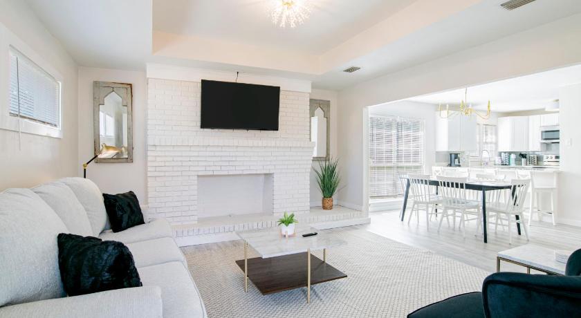 House in Mobile Newly Renovated! Quiet & Centrally Located!