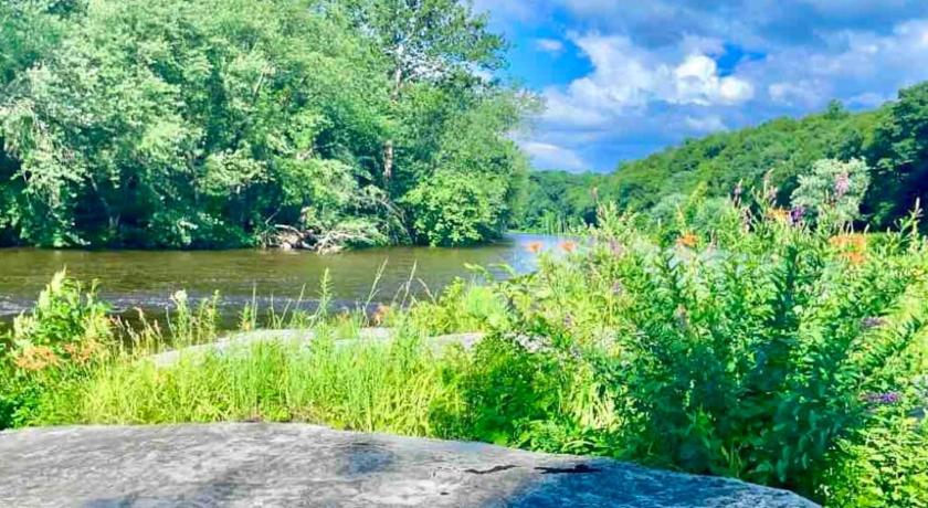 Scenic Views & River Access, Cozy River Home