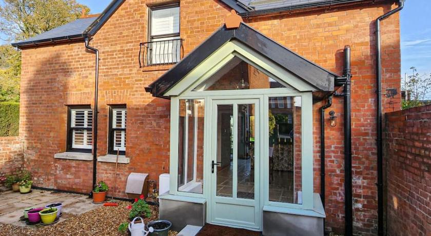 Cosy 2 Bedroom Coach House