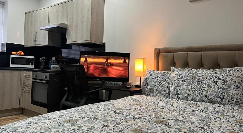 MIA Residence - Entire Studio apartment - City View - London - Next to Ealing Broadway Station