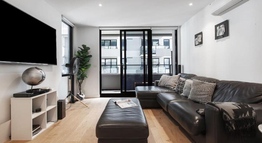 Stylish Apt w/ Stunning Rooftop Views & Hot Tub