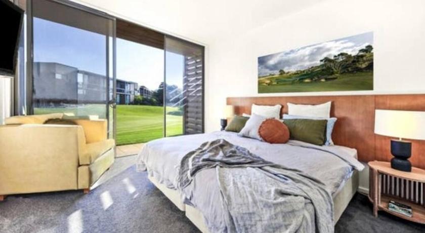 Moonah Links Apartment 45 Lovely 1 bedroom holiday home with heated pool