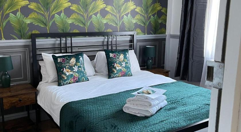 LilyRose Hotel