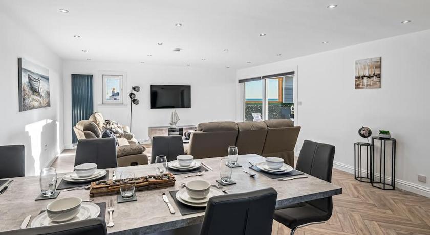 Sea View Luxury Apartment 3 bedrooms Free Parking - By Coast Apartments