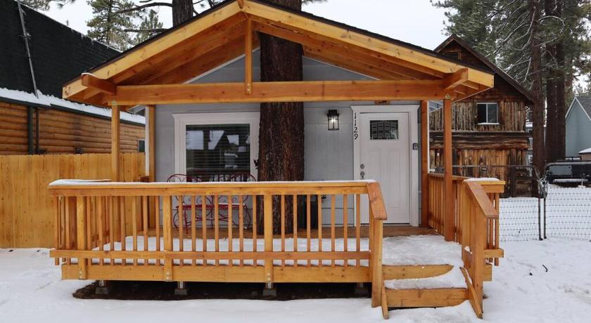 The Blue Lake Cabin! 1 min Walk to SnowPlay!