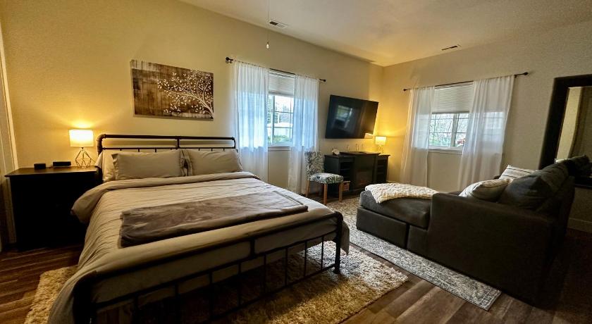 Sonia's Guest Suite in Montesano-Gateway to Olympic National Park