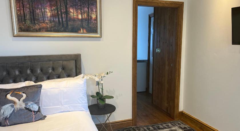 TJ Homes - Luxury Studio Suite with Garden View - Next to tube station London