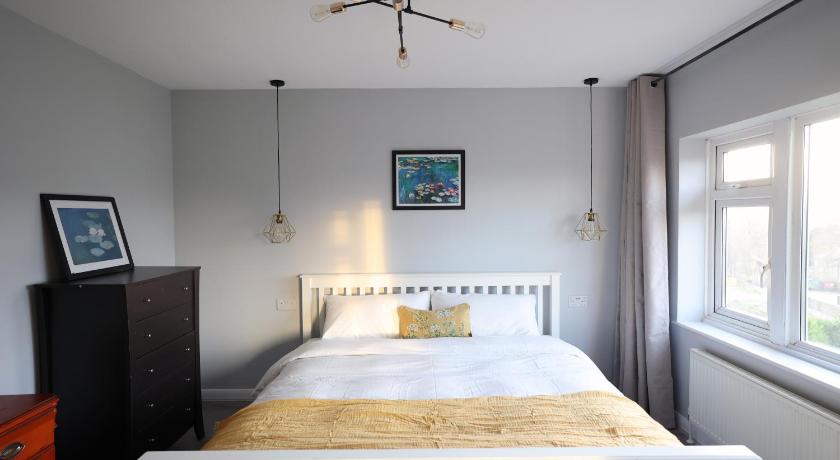 Bath City Skyline Spacious 3 Bed House for family
