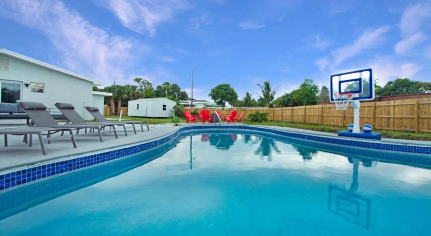 West Palm Beach Pool Home- Paxton