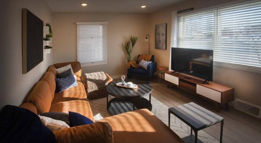 The Cozy Colfax House