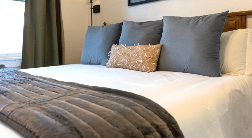 Historic Revival King Bed Midtown Memphis 68 Yes Pets Fast Wifi Free Parking