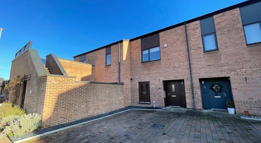 2 Bedroom House with Garden Next to River Tees