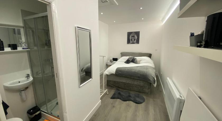 Beautiful 1-Bed Studio in Uxbridge London