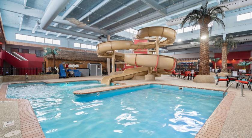 Ramada by Wyndham Sioux Falls Airport - Waterpark & Event Center