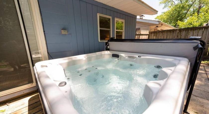 Close to Beach, Hot Tub, Pet Friendly, Firepit