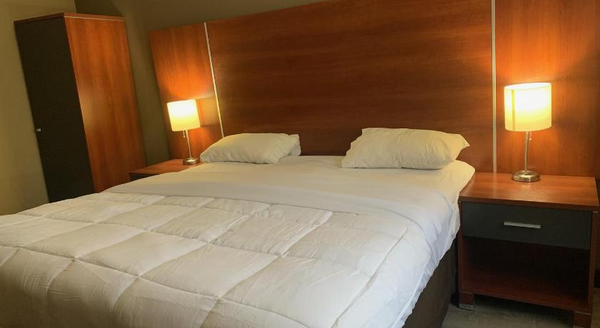 Sky Hotel Flushing/Laguardia Airport