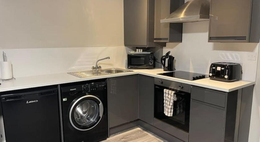 MAYS APARTMENTS - 2 Bedroom Apartment near city centre, FREE Parking, Sleeps 6 Guests