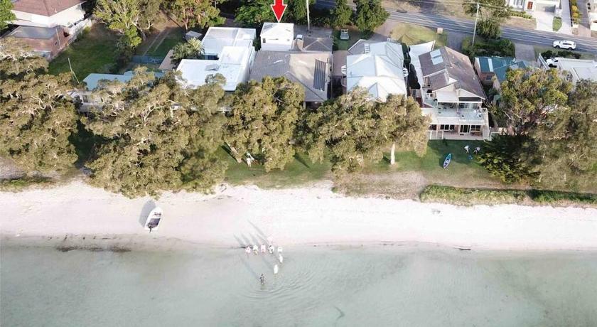 HighTide- luxury apartment, almost on the beach.