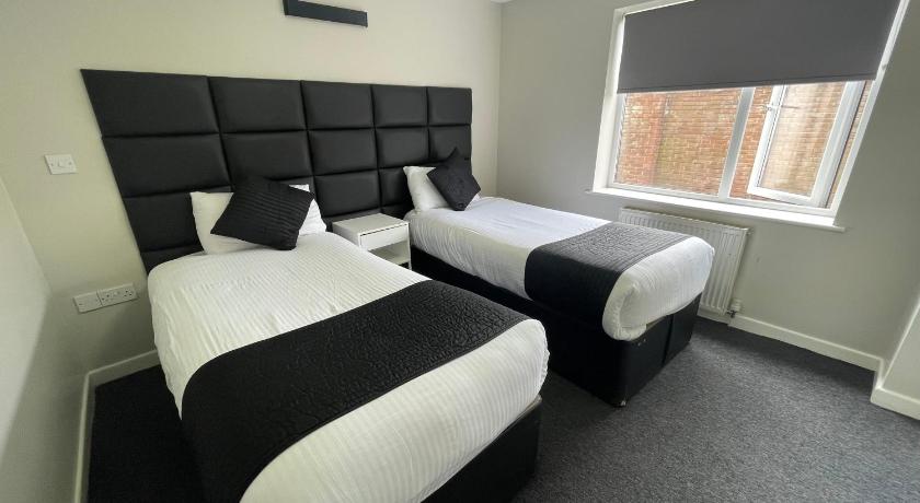 MAYS APARTMENTS - 2 Bedroom Apartment near city centre, FREE Parking, Sleeps 6 Guests