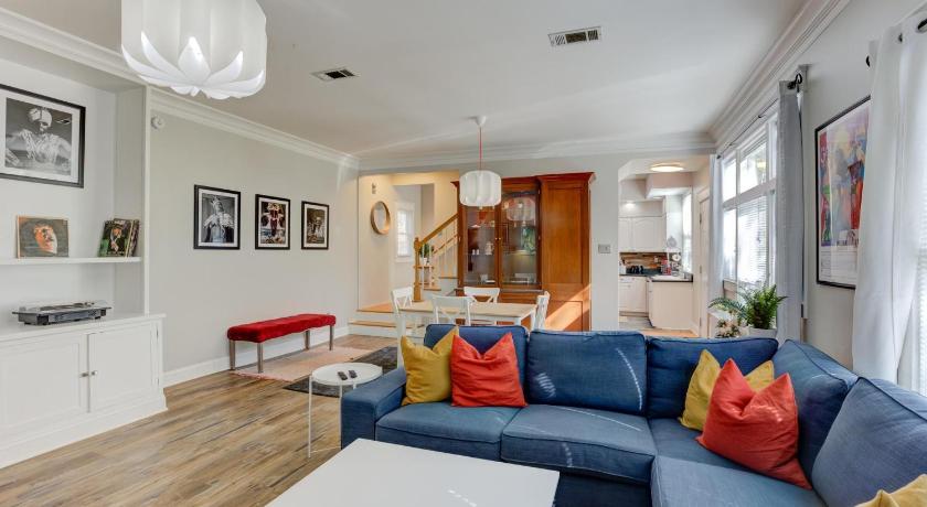 Hip and Spacious Midtown Cottage near Beale Street