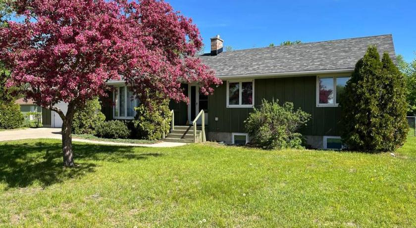 Family Home W/ 2 King, 2 Queen Beds + Game Room