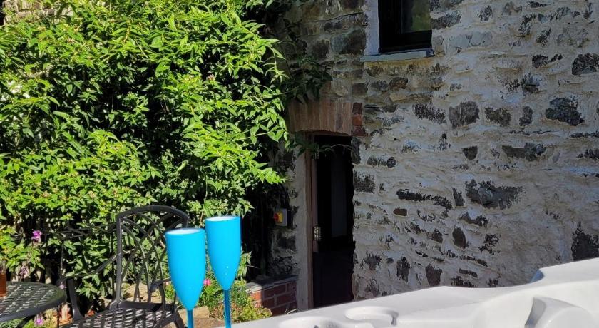 Snuggle hot tub Dolgoy