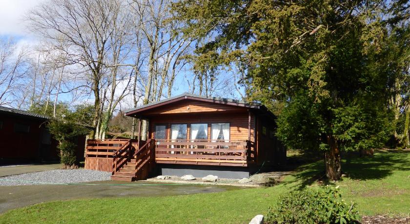 Birch Lodge 22 with Hot Tub