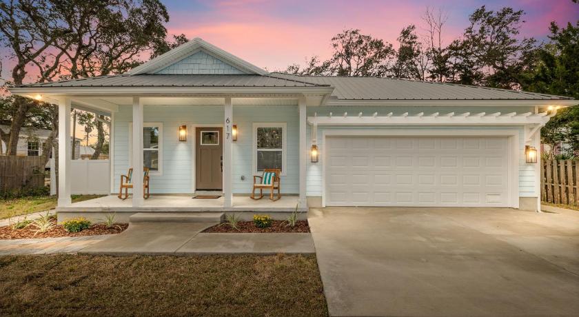 Brand New Entire Home close to beach