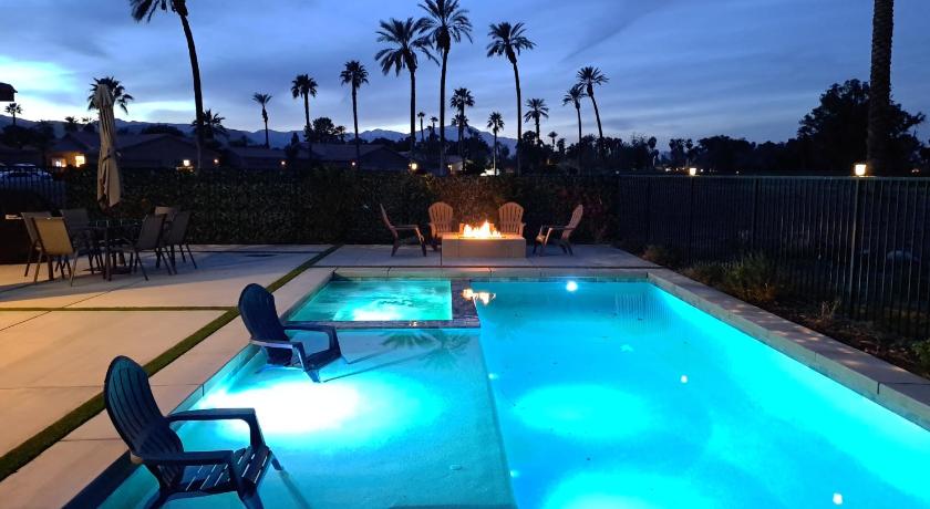 Desert Escape, Stunning View, Pool, BBQ, Firepit, Gated, Walk2 Coachella Music Festival