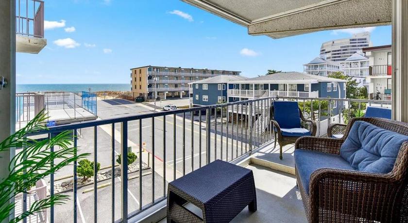 Ocean Front Sea Terrace 209 Heated Pool