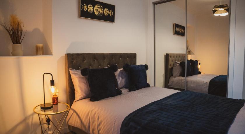 1 bedroom flat with easy parking/public transport