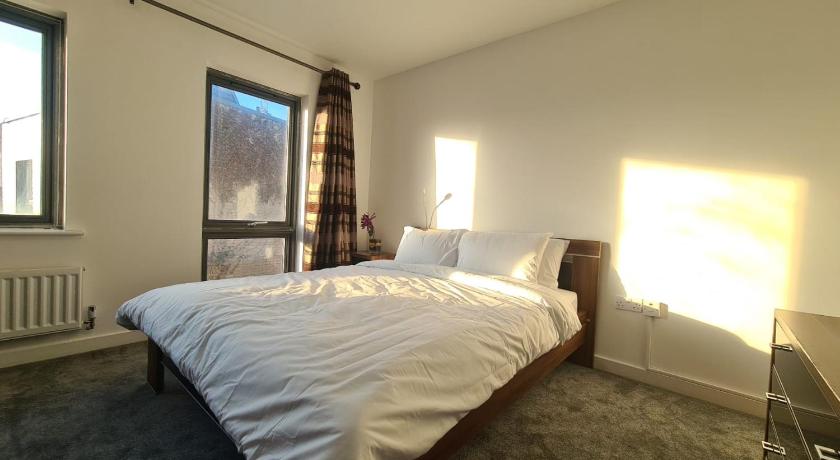 Private Deluxe Room in Barking