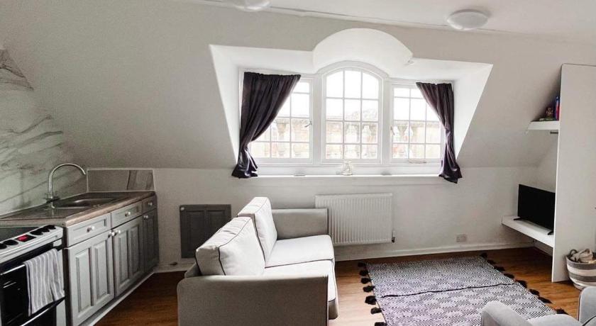 4 bed loft apartment overlooking historic town