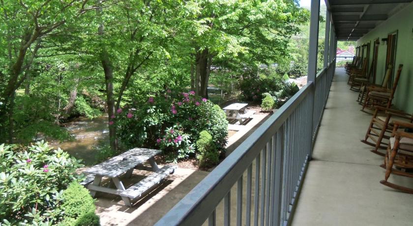 Four Seasons Inn