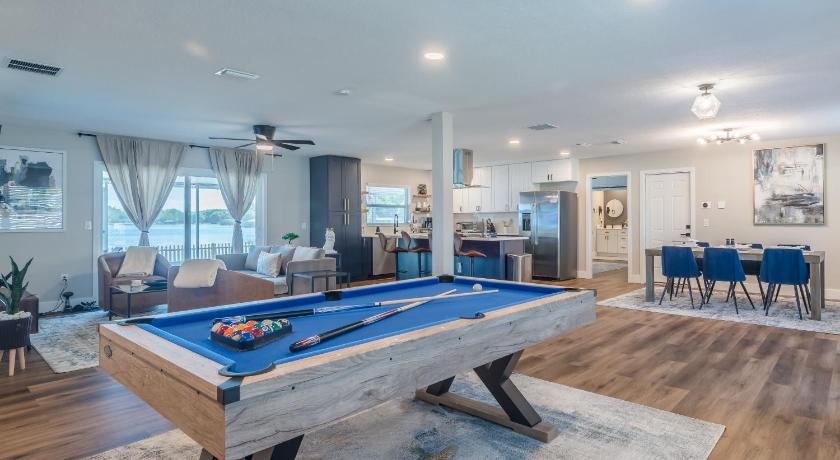 Lake House Retreat Near Downtown, Disney, Universal Studios and Airport