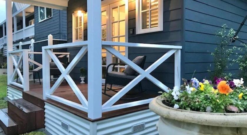 Hamptons In Rye Green Cottage 3 Mins to Hot Springs!
