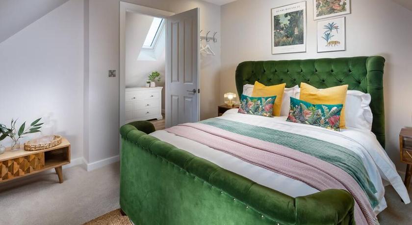 Roseland Apartment 5