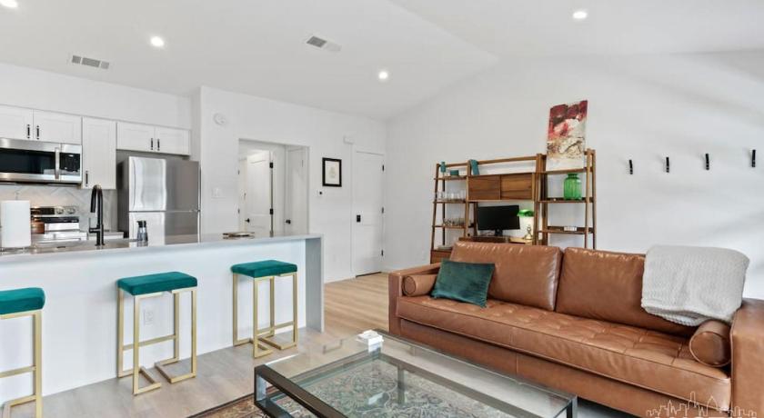 Insta-Ready Apartment in Barton Hills w King Bed