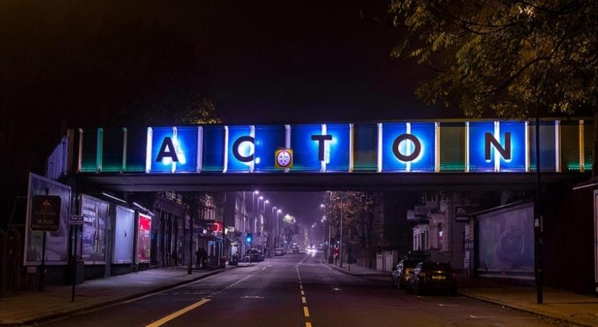 Private Studio Sleeps 2 next to Acton Park