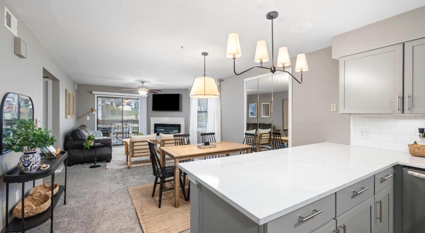Hadley's Place at Pointe Royale, Pristine 2 Bed 2 Bath Condo