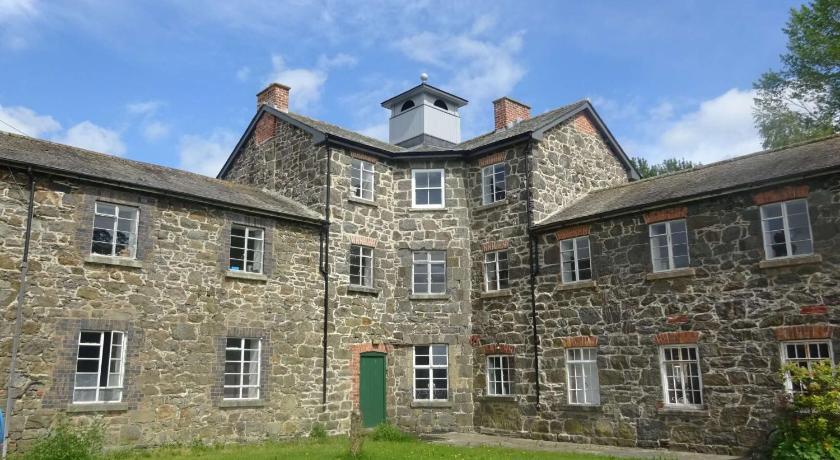 Llanfyllin Workhouse - Y Dolydd