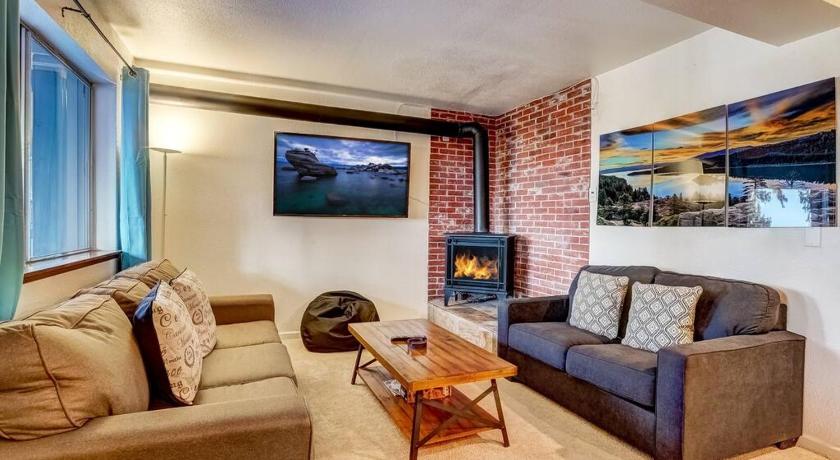 Spacious Lakeview Heavenly Mountain Escape!
