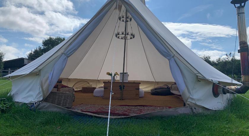 Home Farm Radnage Glamping Bell Tent 6, with Log Burner and Fire Pit