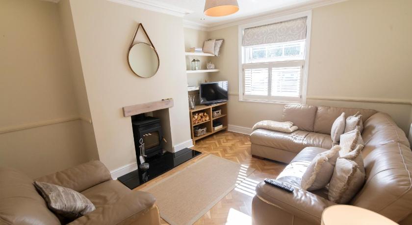 Mulberry Cottage - Cosy 3 Bed Cottage near Lytham Windmill