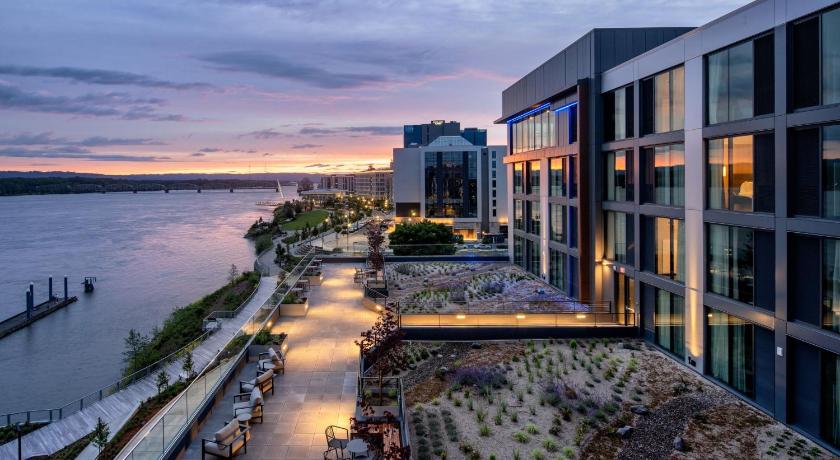 AC Hotel Vancouver Waterfront